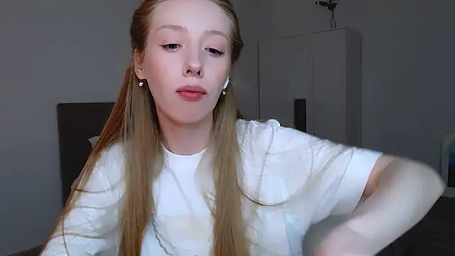 Snapshot of Luna_insniity chatting on March 8, 2025, 1:17 am Luna insniity online show from March 8, 2025, 1:17 am