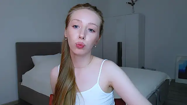 Snapshot of Luna_insniity chatting on February 23, 2025, 9:59 pm Luna insniity online show from February 23, 2025, 9:59 pm