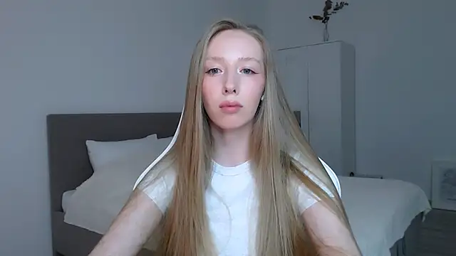 Snapshot of Luna_insniity chatting on November 2, 2025, 7:19 pm Luna insniity online show from November 2, 2025, 7:19 pm