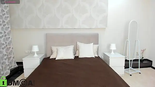 Donna Evans online show from September 16, 2025, 12:00 am