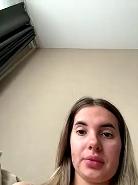 Donna Evans online show from October 4, 2025, 2:13 am