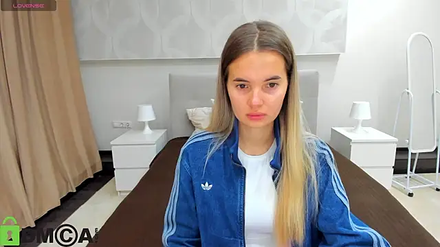 Donna Evans online show from September 18, 2025, 10:57 pm