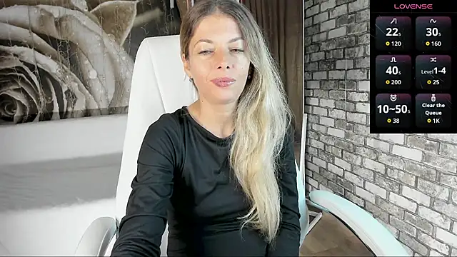 Eva Melow online show from September 19, 2025, 1:59 pm