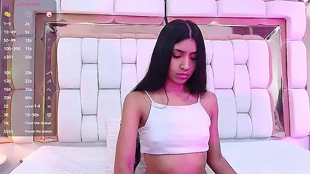 littlee emilyy  online show from February 27, 2025, 3:08 am