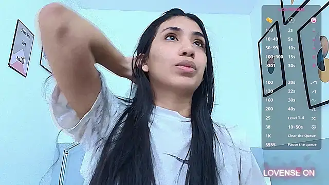 littlee emilyy  online show from December 23, 2024, 3:55 pm