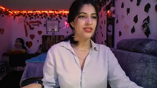 azahar  ziiz online show from March 3, 2025, 2:39 pm