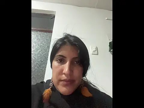 azahar  ziiz online show from January 6, 2026, 12:47 am