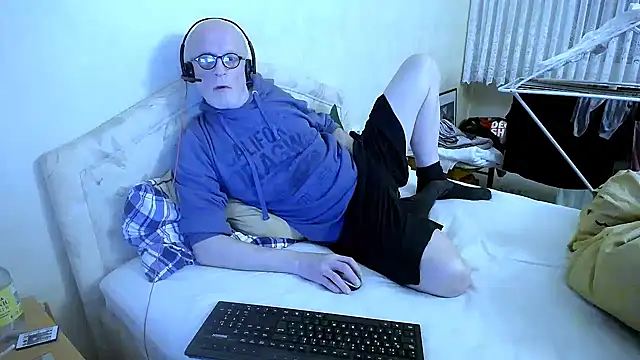 Snapshot of HornyRalfi55 chatting on March 5, 2025, 6:12 pm HornyRalfi55 online show from March 5, 2025, 6:12 pm