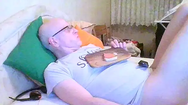 Snapshot of HornyRalfi55 chatting on March 2, 2025, 4:14 pm HornyRalfi55 online show from March 2, 2025, 4:14 pm