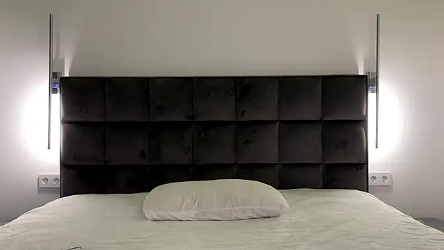 NotElis online show from September 12, 2025, 4:40 pm