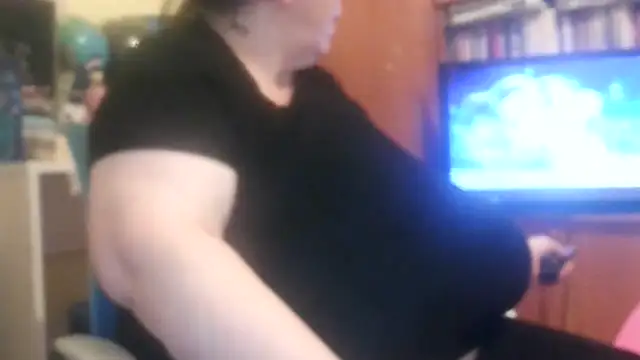 Nataliesbestjuggs online show from August 8, 2026, 9:44 pm