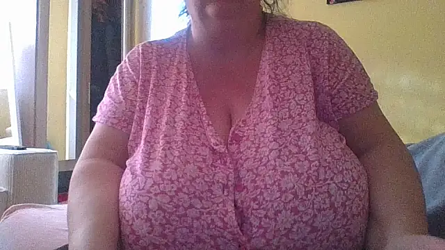 Snapshot of Nataliesbestjuggs chatting on October 30, 2025, 6:34 am Nataliesbestjuggs online show from October 30, 2025, 6:34 am