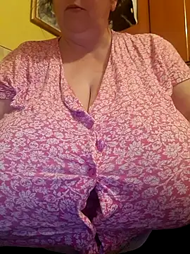 Snapshot of Nataliesbestjuggs chatting on October 6, 2025, 7:36 pm Nataliesbestjuggs online show from October 6, 2025, 7:36 pm