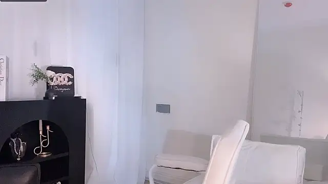 lvy-w online show from November 13, 2025, 2:26 am