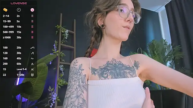 Snapshot of Lola_Missy chatting on February 22, 2025, 5:34 am Lola Missy online show from February 22, 2025, 5:34 am