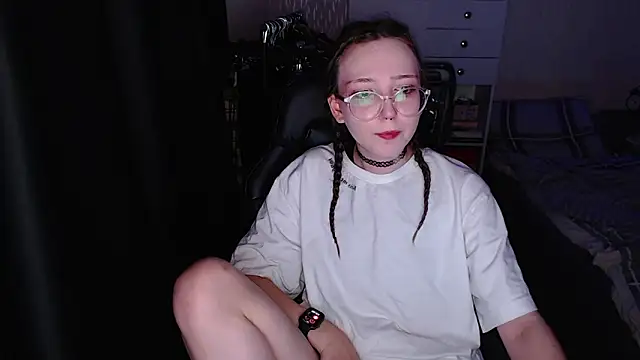 AmeliaKamishiro online show from November 19, 2025, 3:06 am