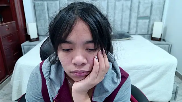 laureentt  online show from March 13, 2026, 3:11 am