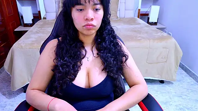 laureentt  online show from October 6, 2025, 3:29 am