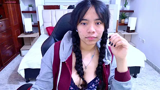 laureentt  online show from September 9, 2025, 3:05 am