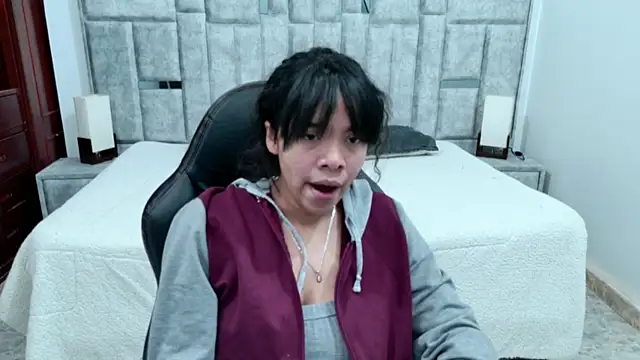 laureentt  online show from March 21, 2026, 3:30 am