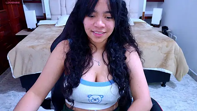 laureentt  online show from September 23, 2025, 3:13 am