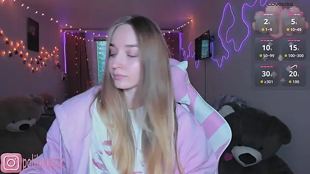 MoonDust online show from April 7, 2026, 4:20 pm