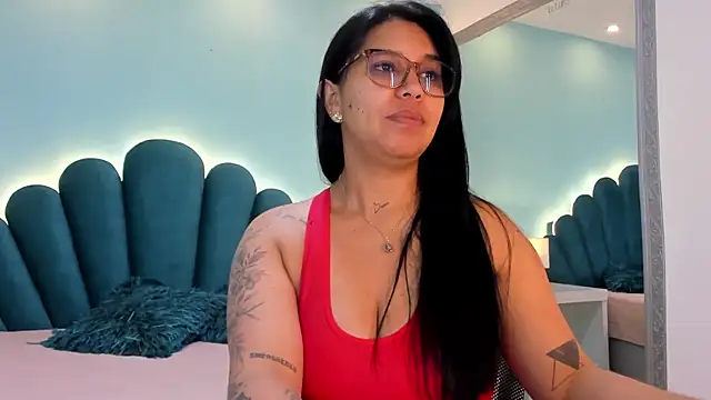 sharlott18 online show from December 2, 2025, 11:23 am