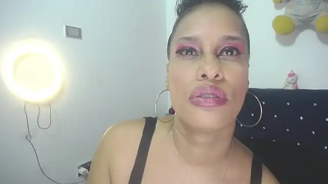 Snapshot of pamela_guzmaan chatting on October 7, 2025, 5:36 pm pamela guzmaan online show from October 7, 2025, 5:36 pm