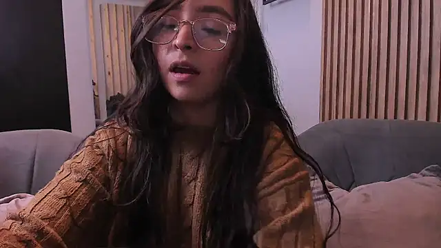 Eva Macalliter online show from September 10, 2025, 1:32 pm