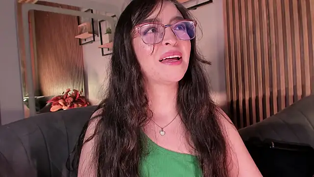 Eva Macalliter online show from April 23, 2026, 3:13 am