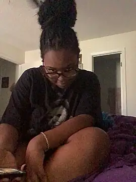 SweetHoneyBunz online show from January 13, 2026, 4:44 pm