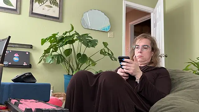 Linzy 19 online show from February 17, 2026, 5:21 pm