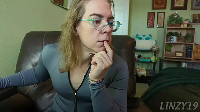 Linzy 19 online show from December 2, 2025, 4:30 pm