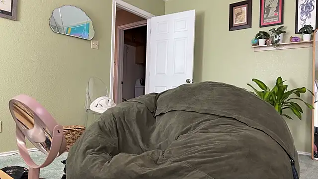 Linzy 19 online show from February 23, 2026, 5:35 pm