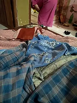 COUPLLE VILLAGE online show from October 8, 2025, 2:13 am