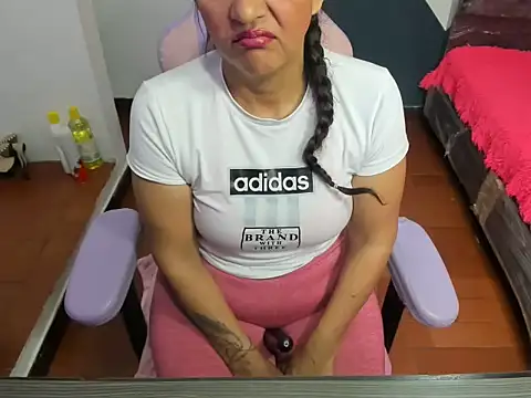 daleska ayala 1 online show from September 19, 2025, 4:11 pm