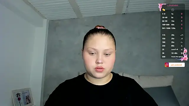 Snapshot of YuliCardona_ chatting on August 8, 2026, 3:52 pm YuliCardona online show from August 8, 2026, 3:52 pm