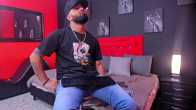 Snapshot of Thiagogomez chatting on October 30, 2025, 12:25 pm Thiagogomez online show from October 30, 2025, 12:25 pm