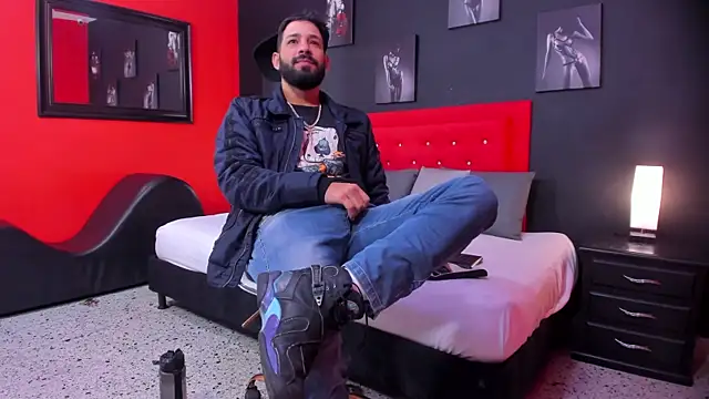 Snapshot of Thiagogomez chatting on November 10, 2025, 12:32 pm Thiagogomez online show from November 10, 2025, 12:32 pm