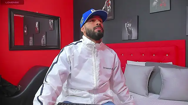 Snapshot of Thiagogomez chatting on February 28, 2025, 12:20 pm Thiagogomez online show from February 28, 2025, 12:20 pm