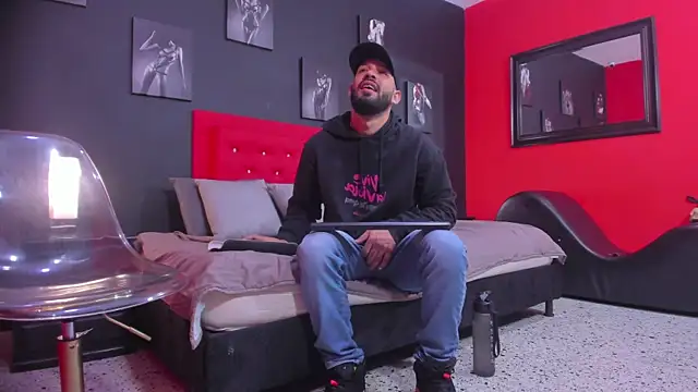 Snapshot of Thiagogomez chatting on November 24, 2025, 12:38 pm Thiagogomez online show from November 24, 2025, 12:38 pm