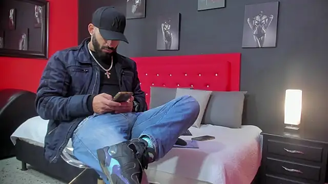 Snapshot of Thiagogomez chatting on September 25, 2025, 12:33 pm Thiagogomez online show from September 25, 2025, 12:33 pm