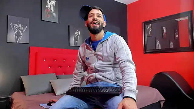 Snapshot of Thiagogomez chatting on September 20, 2025, 12:32 pm Thiagogomez online show from September 20, 2025, 12:32 pm