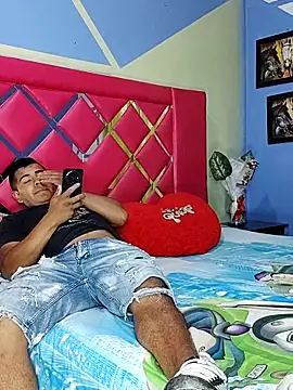 ViolettAndCandy online show from December 17, 2025, 3:06 pm