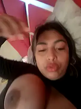 ViolettAndCandy online show from September 9, 2025, 6:28 pm