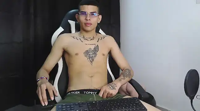 Snapshot of hot_king20 chatting on March 18, 2025, 9:10 pm hot king20 online show from March 18, 2025, 9:10 pm