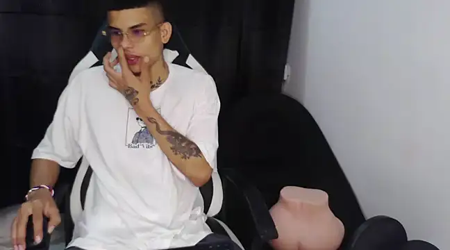 Snapshot of hot_king20 chatting on March 4, 2025, 8:38 pm hot king20 online show from March 4, 2025, 8:38 pm