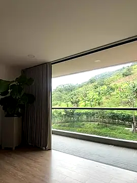 Helenbronwx online show from September 14, 2025, 3:23 pm