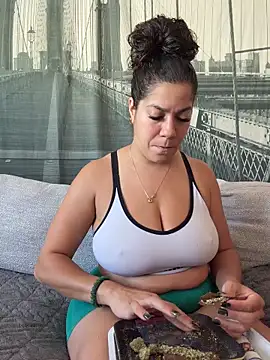 Bigbuttbrooklynn online show from April 8, 2026, 6:42 pm