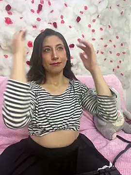 SkarletJhonson  online show from April 3, 2026, 2:34 pm